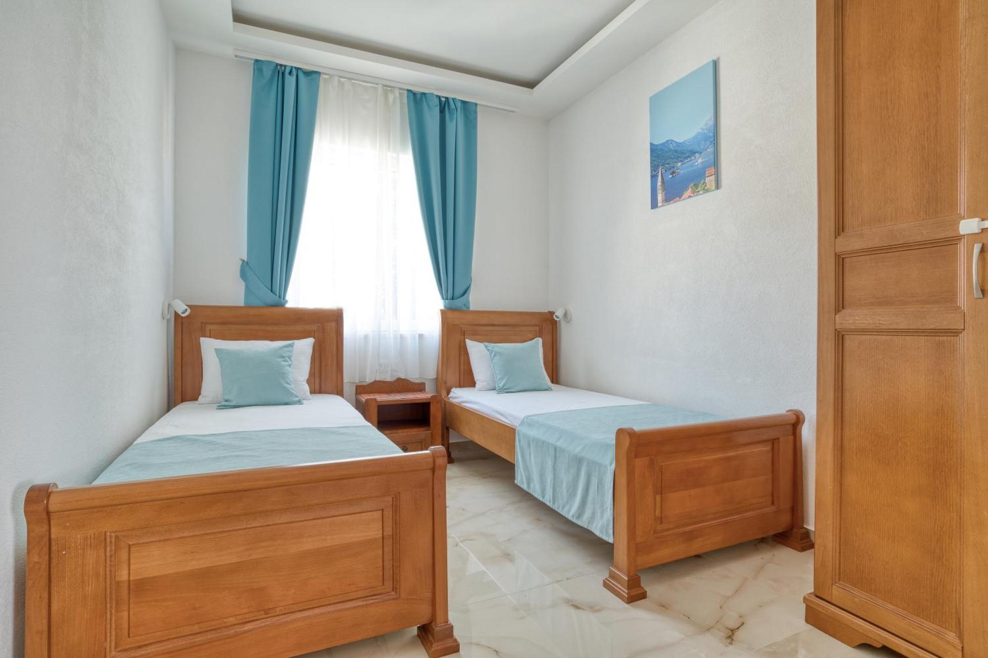 Apartments Ljubica Herceg Novi Bagian luar foto